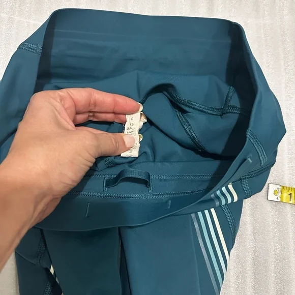 Like NEW - Lululemon High Rise Leggings - Picture 10 of 14